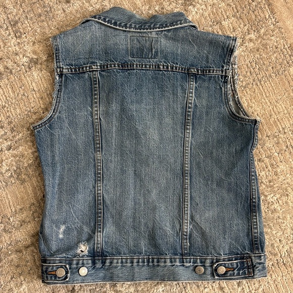 Vintage Distressed Levi’s Vest - Picture 4 of 4
